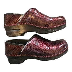 Dansko Women's Burgundy Patent Leather Clogs Shoes Size 37